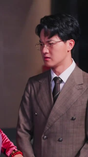 退婚后大小姐她不装了(37集) 退婚后大小姐她不装了(37集)上热门短剧