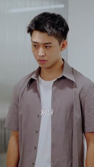 披荆斩棘冯小姐她要做影后(32集) 披荆斩棘冯小姐她要做影后(32集)超好看古装短剧