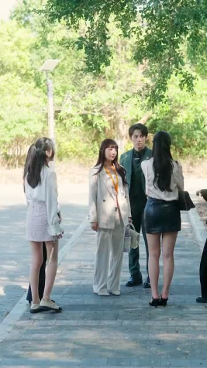 绅士大佬撕下伪装步步逼近(100集) 绅士大佬撕下伪装步步逼近(100集)无需会员轻松看