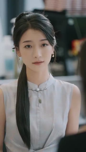 她引神明坠落(100集) 她引神明坠落(100集)好看到停不下来