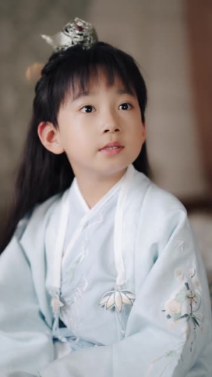 陛下,皇后又带崽搬敌人宝库去了(66集) 陛下,皇后又带崽搬敌人宝库去了(66集)免费版