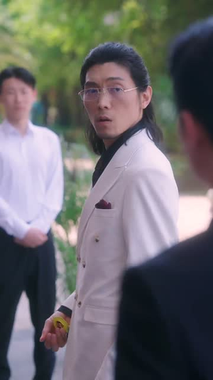 飞驰人生之为女人花钱100倍返现(67集) 飞驰人生之为女人花钱100倍返现(67集)追风的女孩短剧