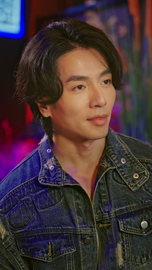 刚退役,就和逃婚大小姐同居(98集) 刚退役,就和逃婚大小姐同居(98集)热播古装短剧