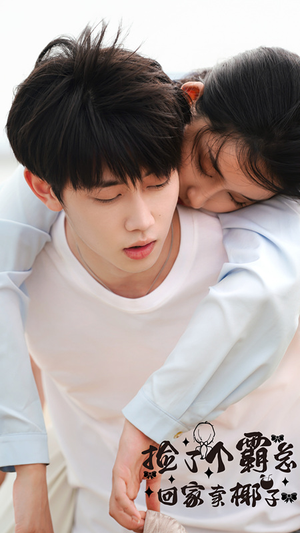 捡了个霸总回家卖椰子(70集) 捡了个霸总回家卖椰子(70集)精彩短剧天天看