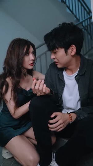 贴身保安(32集) 贴身保安(32集)短剧精彩不断