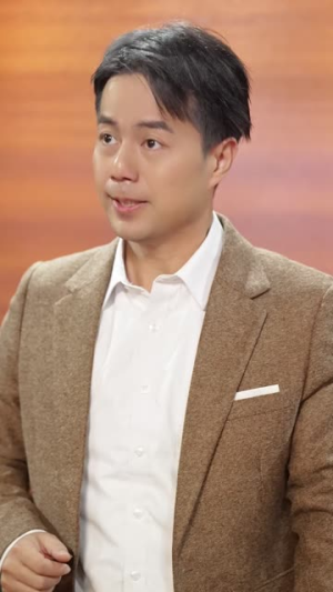 我能来回穿梭90年代(更新至40集) 我能来回穿梭90年代(更新至40集)常回家看看短剧