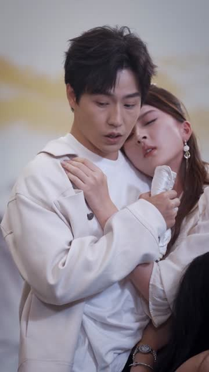 下山即巅峰:七个师姐超护短(80集)  下山即巅峰:七个师姐超护短(80集) 爱上了这部剧了